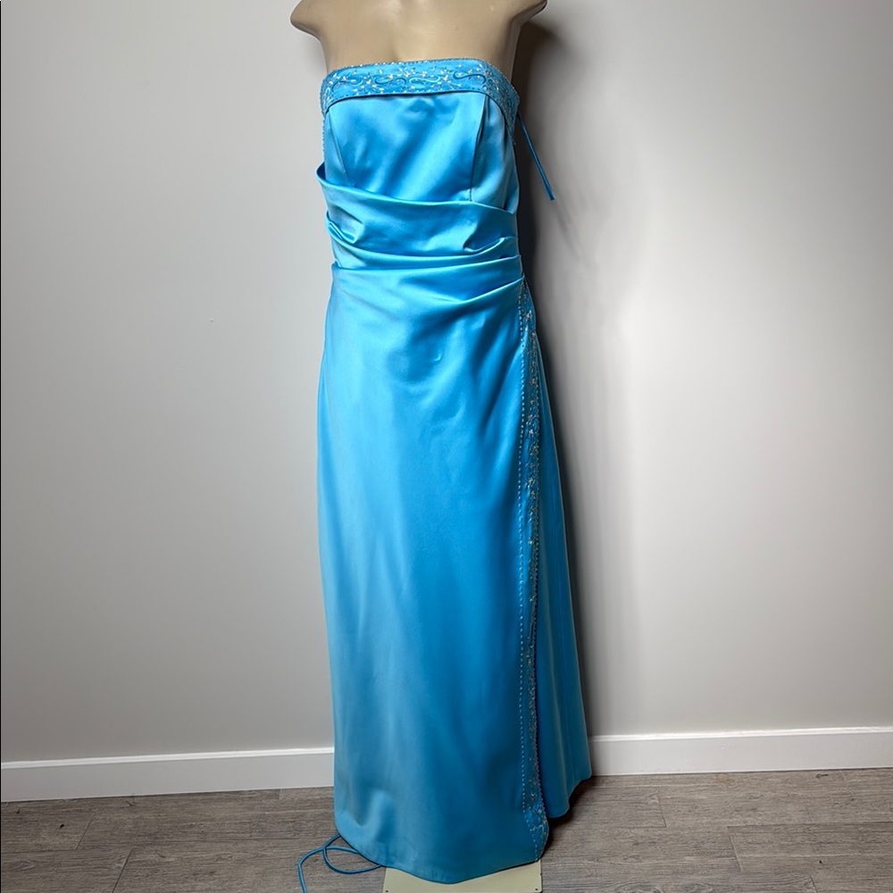 Elegant Blue Strapless Dress